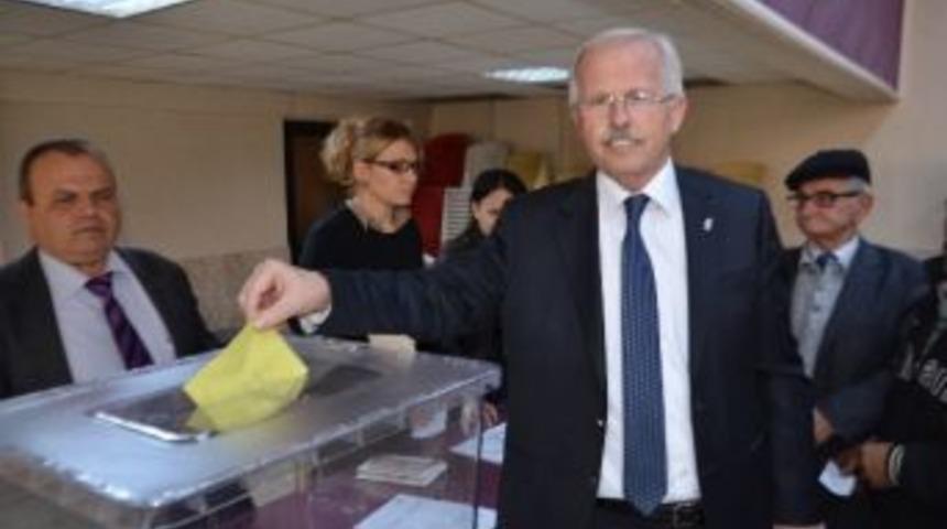 Akhisar Tuhafiyeciler'de Ruşen &Uuml;ren G&uuml;ven Tazeledi