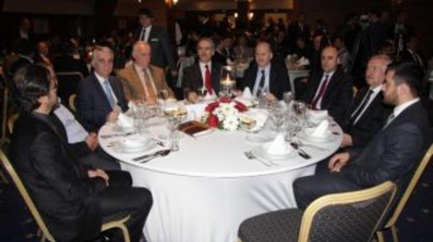 Belediye Başkan Aday Adayları Akşam Yemeğinde Buluştu