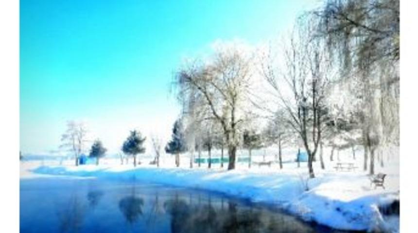 Doğu&rsquo;da Soğuk Havayla Oluşan Buzlu Mekanlar Fotoğraf&ccedil;ıların İlgi Odağı Oldu