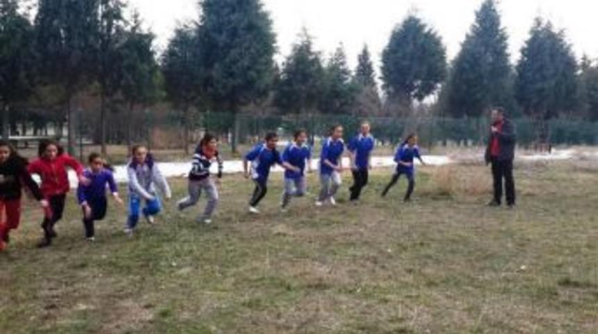 Cumhuriyet Ortaokulu Yıldız Kız Kros Takımı B&ouml;lge Birincisi Oldu