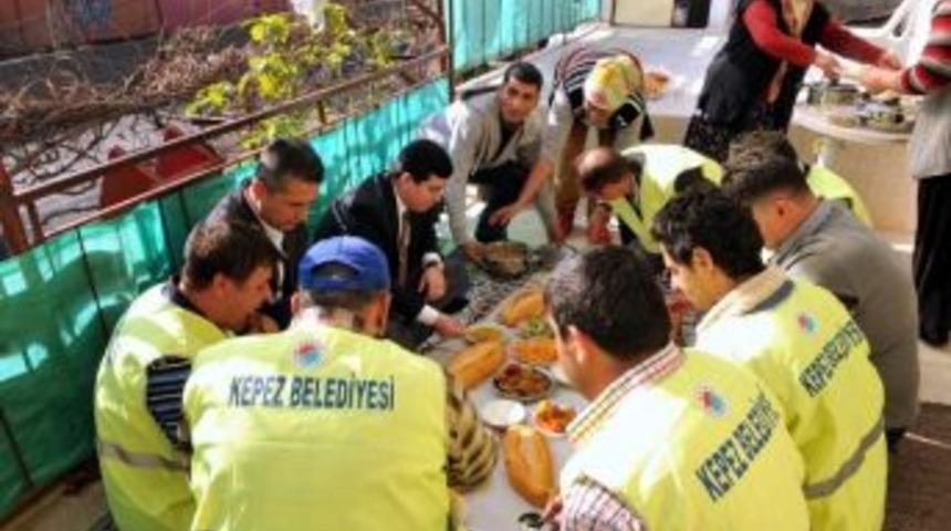 Başkan T&uuml;t&uuml;nc&uuml; Asfalt &Ccedil;alışmalarını Denetledi