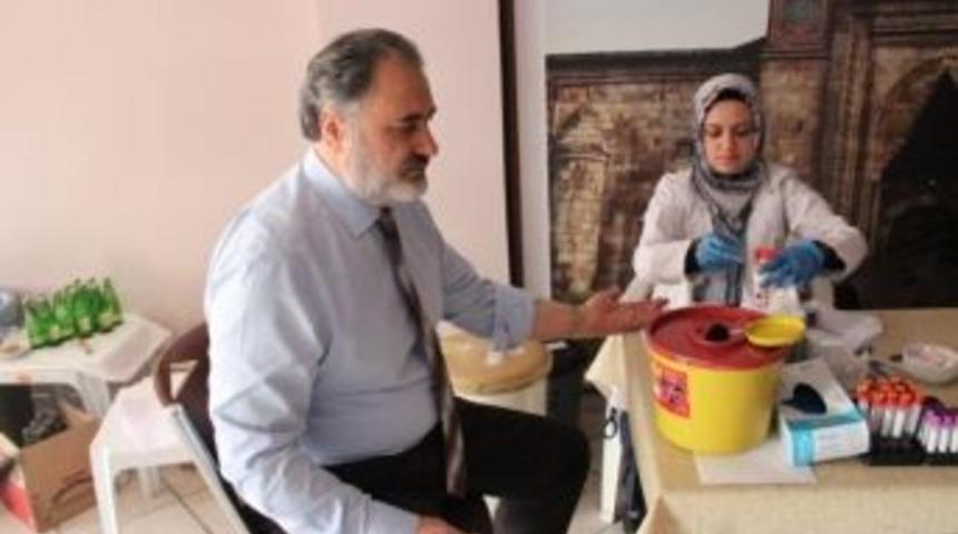 &Ouml;mer Nasuhi Bilmen Dini Y&uuml;ksek İhtisas Merkezi M&uuml;d&uuml;rl&uuml;ğ&uuml;nde Kursiyerler Kan Bağışında Bulundu