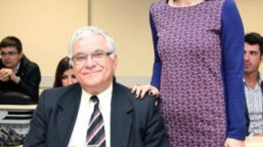 Öğrenciliğe Geri Döndü, Kızı Hocası Oldu