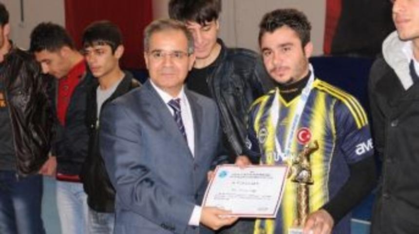 Üniversitesi’nde 7 Aralık Halı Saha Turnuvası Ödül Töreni