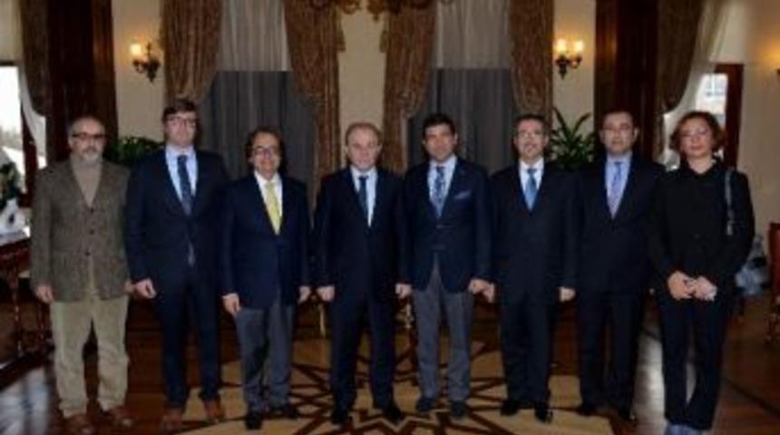 Serbest B&ouml;lge İş Adamları Vali &Ouml;zt&uuml;rk&rsquo;&uuml; Ziyaret Etti