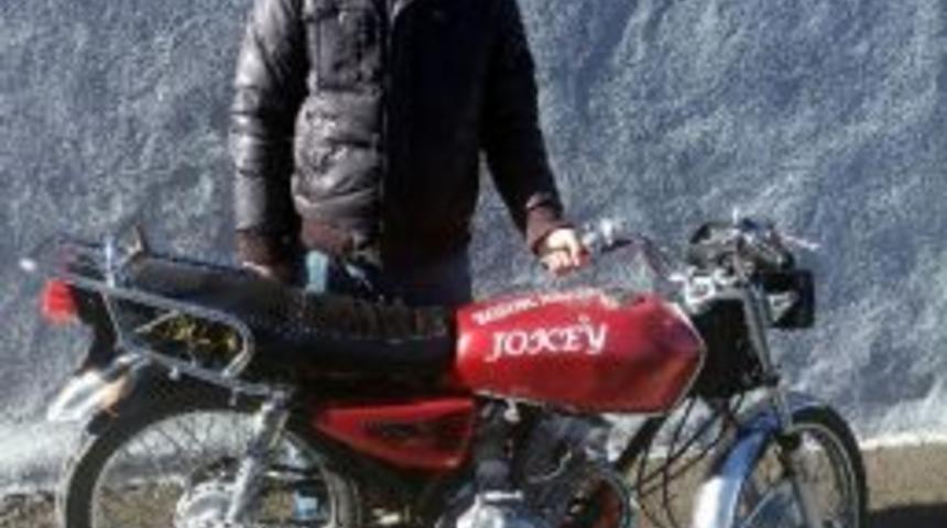 Jandarma &Ccedil;alıntı Motosikleti Sahibine Teslim Etti