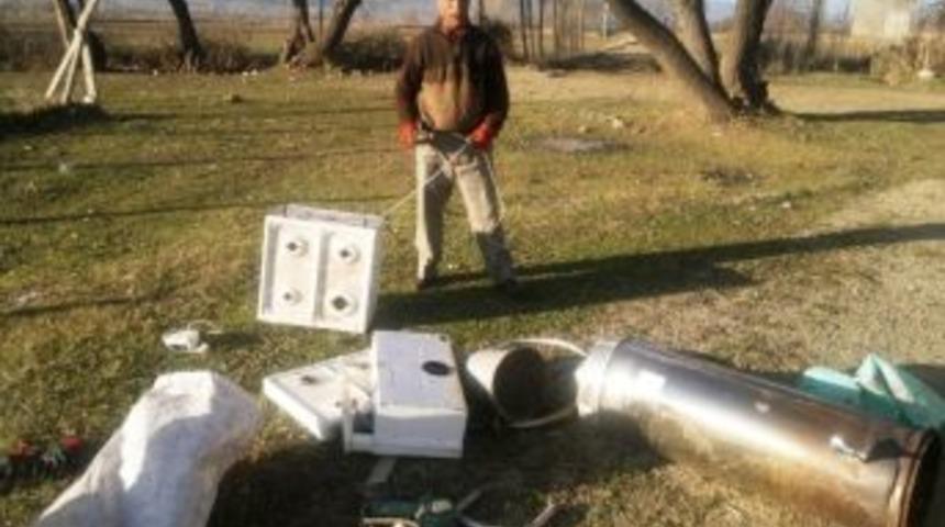 Hisarcıklı Romanlar Ge&ccedil;imlerini Hurdacılık Yaparak Sağlıyorlar