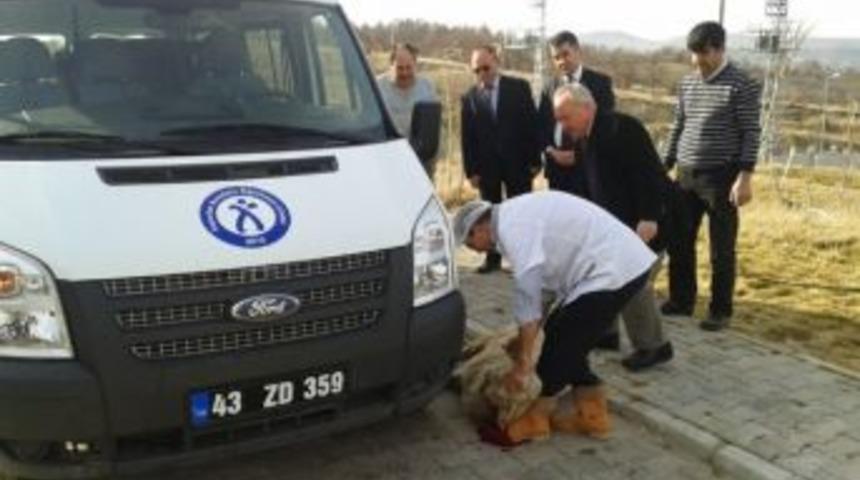 Pazarlar Anadolu &Ouml;ğretmen Lisesi Minib&uuml;s İ&ccedil;in Kurban Kesti
