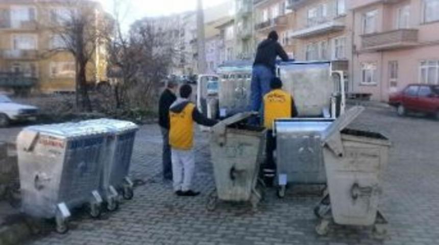 Simav&rsquo;da &Ccedil;&ouml;p Konteynırları Yenileniyor