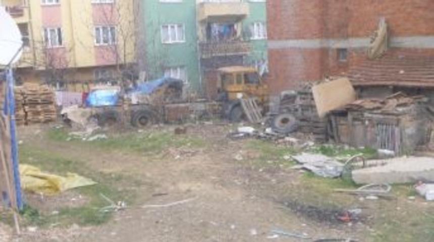 Bilecik&rsquo;te Hurda Ara&ccedil;lar Boş Arsaları İşgal Ediyor