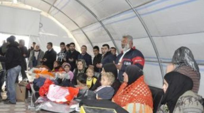 Ak Parti Şırnak Gen&ccedil;lik Kolu, Van'daki Depremzedeleri Ziyaret Etti