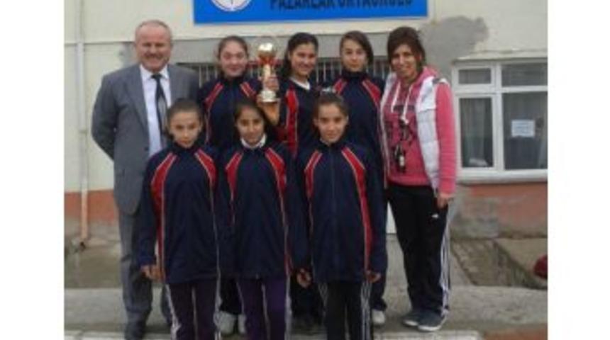 Pazarlar Ortaokulu Kros Takımı İl &Uuml;&ccedil;&uuml;nc&uuml;s&uuml; Oldu