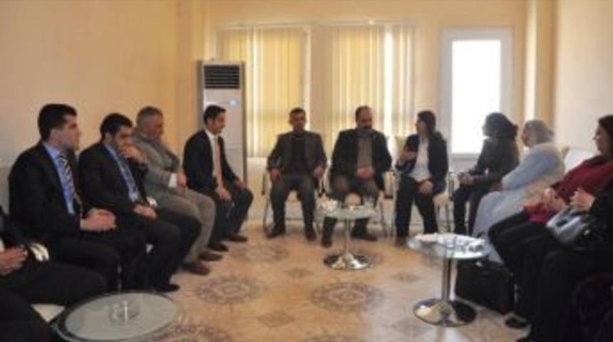 Bdp Silopi Belediye Başkan Adayı Emine Ak&ccedil;a, Şırnak Barosu'nu Ziyaret Etti