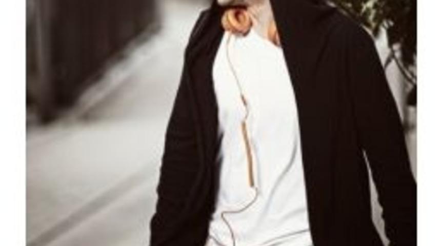 Egeli Sanat&ccedil;ı M&uuml;zik D&uuml;nyasını Sallıyor