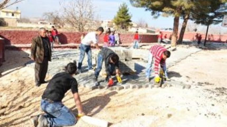 Şahinbey Belediyesi Orman K&ouml;ylerinde Kilittaşı &Ccedil;alışması Yapıyor