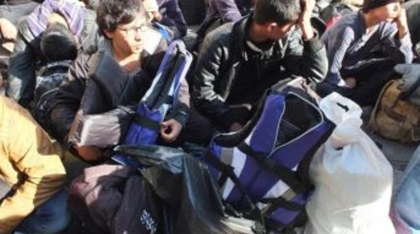 Mersin'de 99 Ka&ccedil;ak G&ouml;&ccedil;men Yakalandı