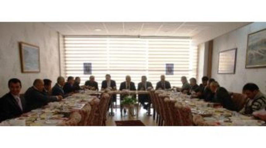 Tuğrul: &ldquo;b&uuml;t&uuml;n Partilere Eşit Mesafedeyiz&rdquo;