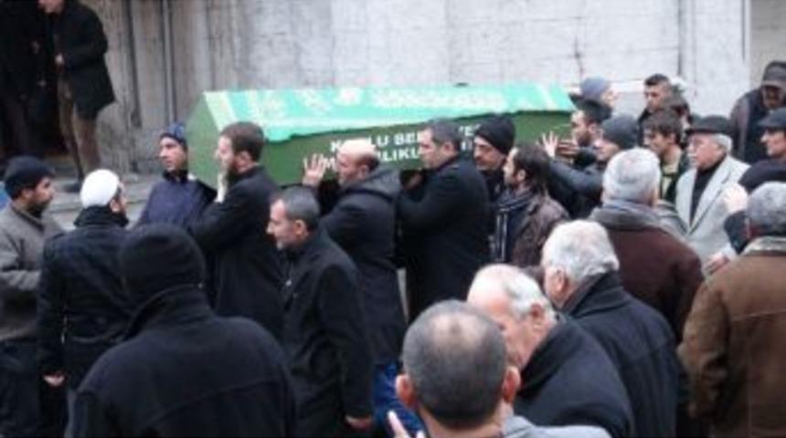 &Ouml;ld&uuml;r&uuml;len Koca Son Yolculuğuna Uğurlandı