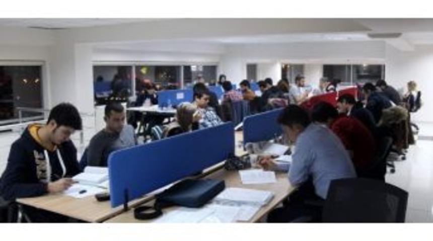 Sel&ccedil;uklu&rsquo;dan Gen&ccedil;lere 24 Saat Hizmet