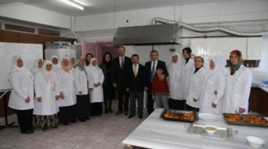 Yozgat&rsquo;ta Hami-yet Annelerine Meslek Edindirme Kursu A&ccedil;ıldı