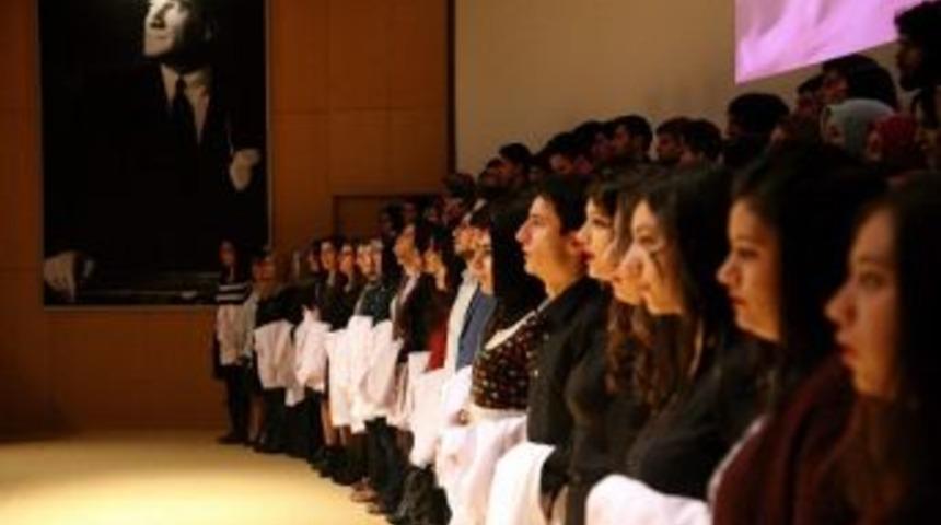 C&uuml; Tıp Fak&uuml;ltesi &Ouml;ğrencileri Beyaz &Ouml;nl&uuml;klerini Giydiler