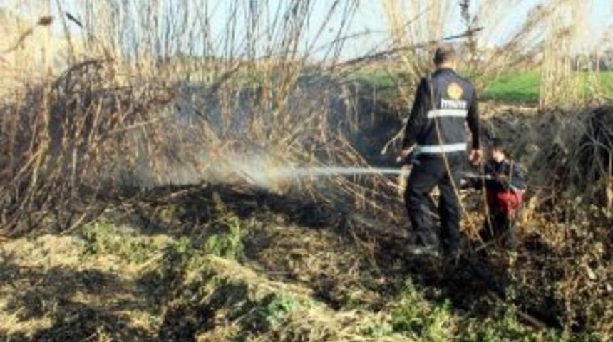 Edremit&rsquo;te Tarım Arazisi Yangını