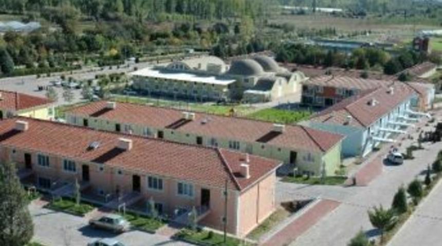 Simav Eynal Kaplıcaları'n'da S&ouml;mestri Yoğunluğu