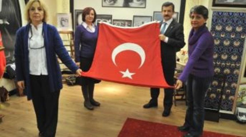 Bucalı Kadınlardan Bayraklı Kampanya