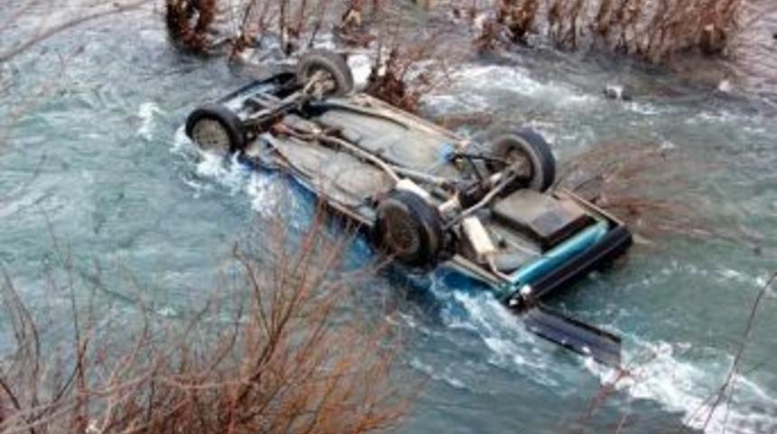 Bartın'da Otomobil Dereye U&ccedil;tu: 1 Kayıp, 1 Yaralı