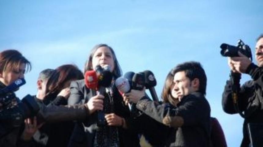 Paris&rsquo;te &Ouml;ld&uuml;r&uuml;len 3 Pkk&rsquo;lı Kadın Diyarbakır&rsquo;da Anıldı
