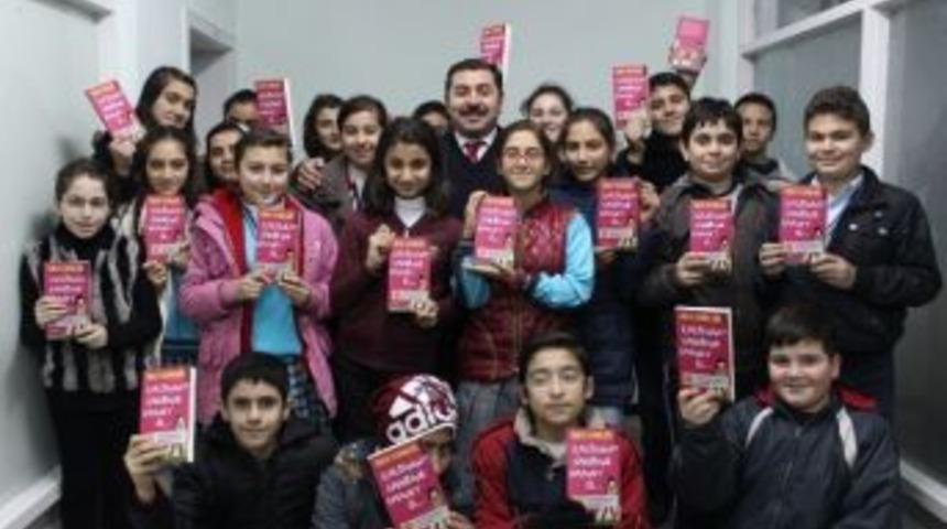 Yerk&ouml;y&rsquo;de &Ouml;ğrencilere Kitap Hediye Edildi