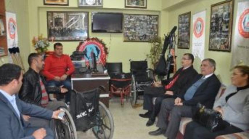 G&uuml;ven&ccedil;, Engelliler Derneği&rsquo;ni Ziyaret Etti