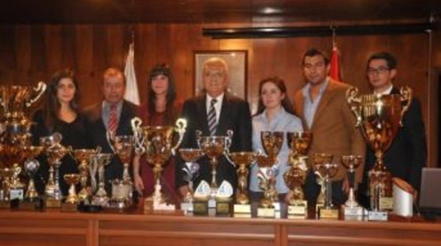 De&uuml; Yelkencileri Denizlerde Fırtına Gibi