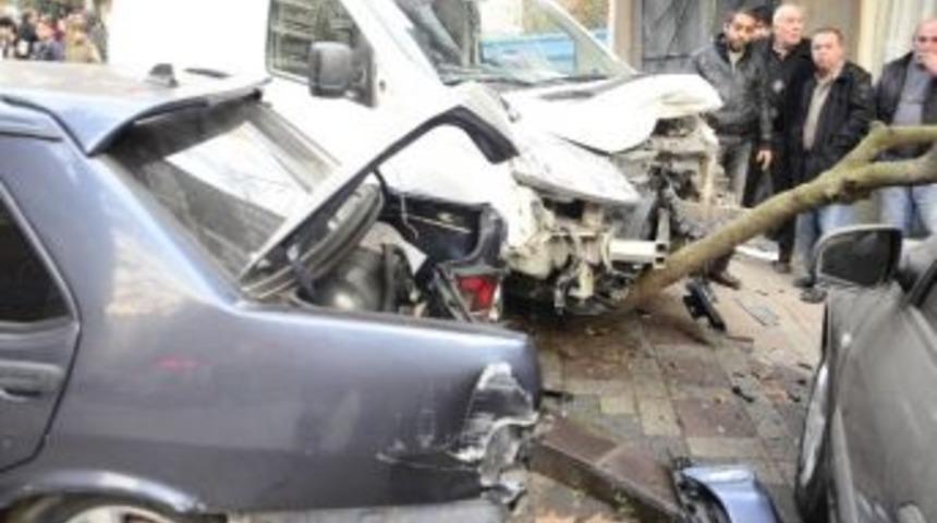 &Ouml;nce Anne İle Kızına, Sonra Da Araca &Ccedil;arptı