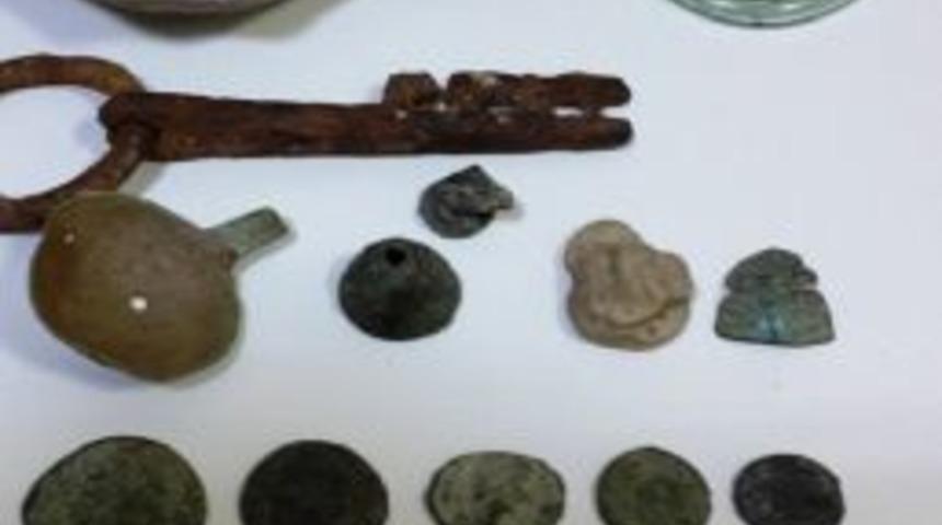 İzmir&rsquo;de Ka&ccedil;ak Tarihi Eser Operasyonu