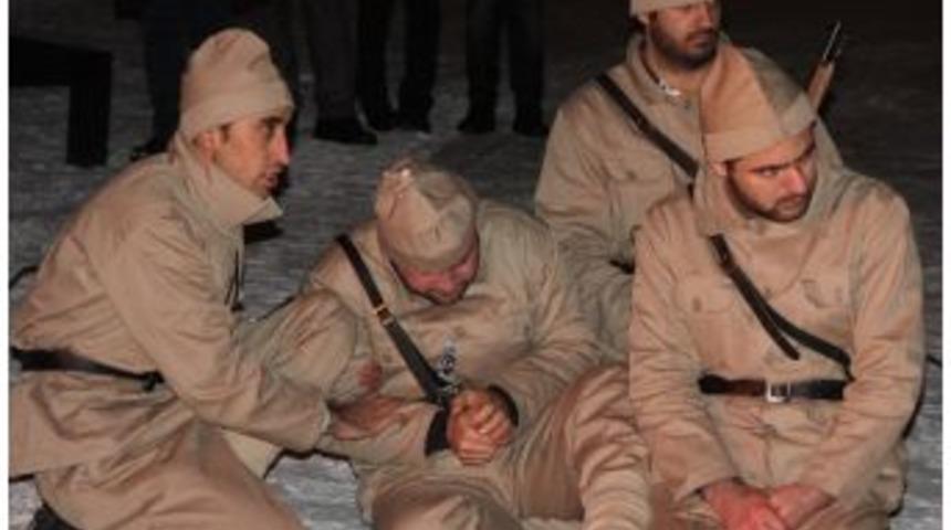 Paland&ouml;ken&rsquo;de Buz Gibi Havada Donduran Tiyatro