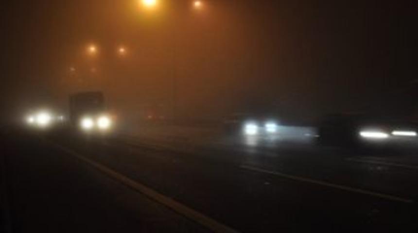 İstanbul Boğazı&rsquo;na Sis Perdesi İndi