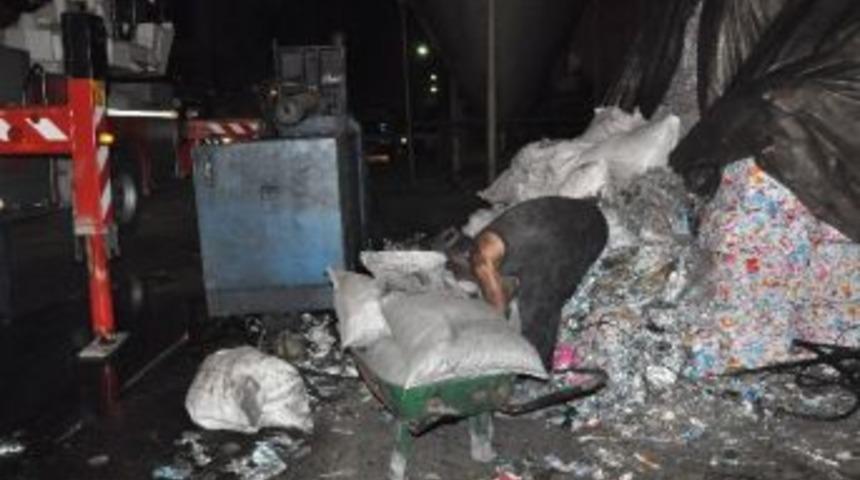 Yangına Aldırış Etmeden Mal Derdine D&uuml;şt&uuml;ler