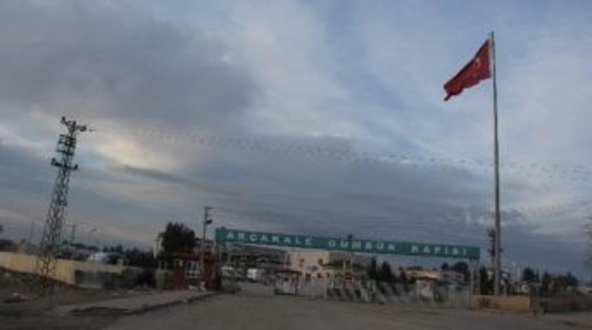 Sınırda &Ccedil;atışmalar S&uuml;r&uuml;yor