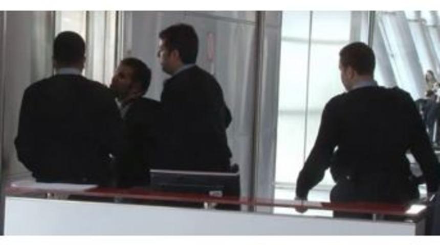 (&ouml;zel Haber) U&ccedil;ağını Ka&ccedil;ıran Yolcu G&ouml;revliyi Darp Edince G&ouml;zaltına Alındı