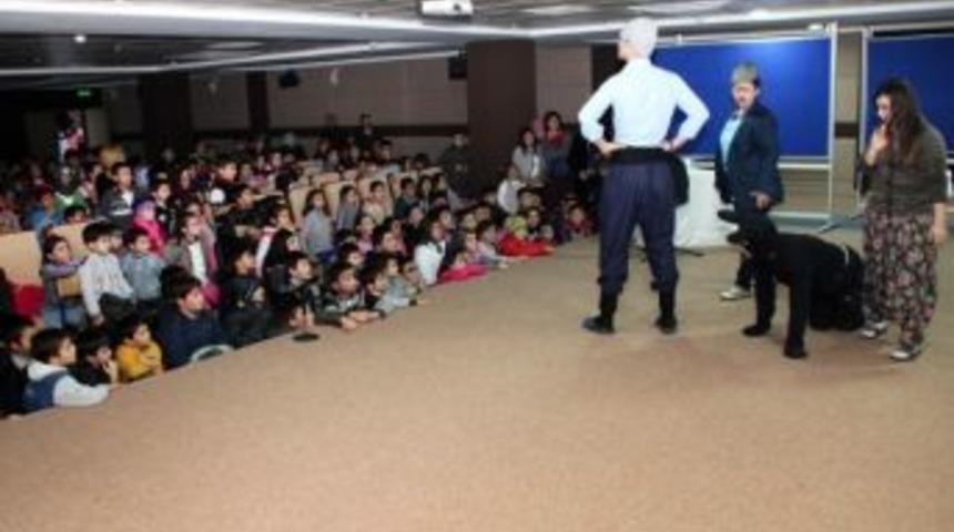 Km&uuml; &Ouml;ğrencilerinden Tiyatro Etkinliği