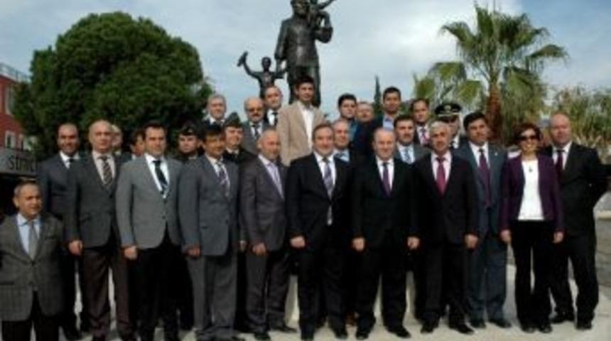 Vali &Ouml;zt&uuml;rk&rsquo;ten Demre İ&ccedil;in &lsquo;butik İl&ccedil;e&rsquo; Benzetmesi