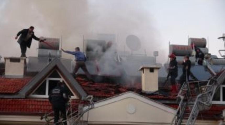 Temizlik &Ccedil;alışması Apartmanın &Ccedil;atısını Yaktı