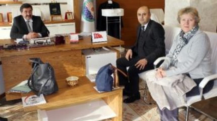 Engellilerden Başkan Odabaşı&rsquo;na Teşekk&uuml;r Plaketi