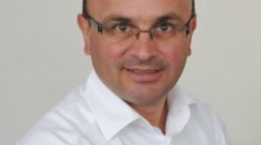 Oral`dan gazetecilere kutlama