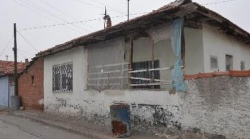 Evinde Bı&ccedil;aklanarak &Ouml;ld&uuml;r&uuml;ld&uuml;