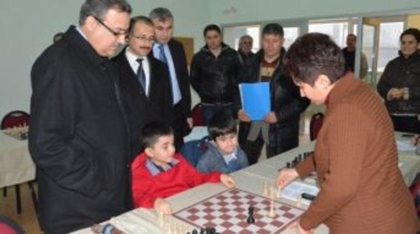 D&uuml;zce Valisi Spor Tesislerinde İncelemelerde Bulundu