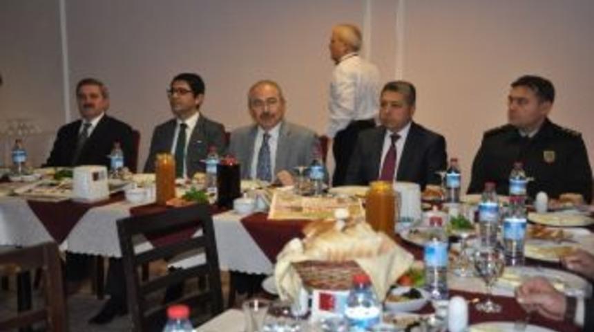 Kırklareli Valisi Yaman, Gazetecilerle Kahvaltıda Buluştu