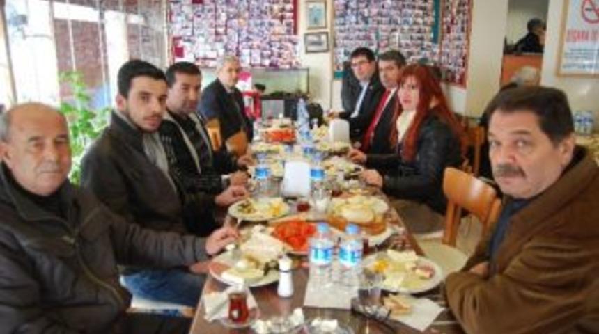 Kaymakam Mahmut Halal Gazetecilere Kahvaltı Yemeği Verdi