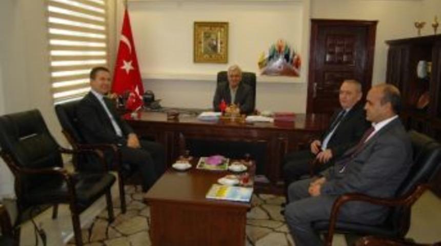 Nk&uuml; Ziraat Fak&uuml;ltesi Dekanı Ve Dekan Yardımcıları Kaymakam Mahmut Halal&rsquo;ı Ziyaret Etti